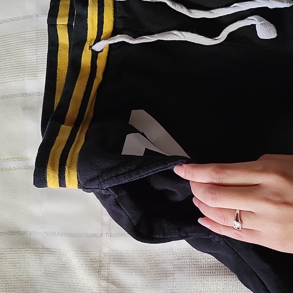 Harry Potter Hogwarts Alumni Joggers - Picture 7 of 14